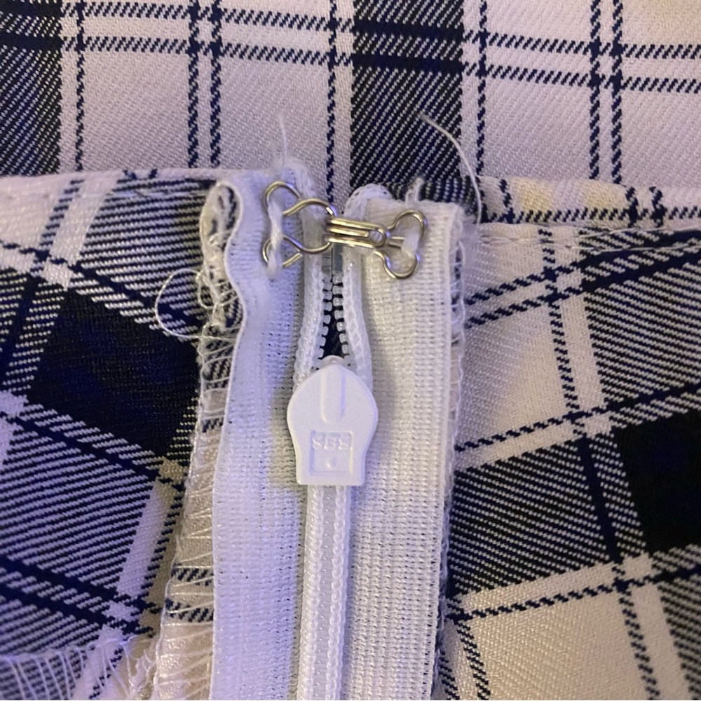 PRINCESS POLLY EUROS PANTS SIZE 4 NWT - Picture 7 of 7